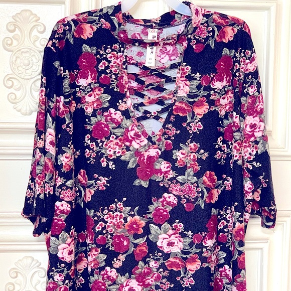 Pretty Short-Sleeve All-Over Floral Pattern MIDI T-Shirt Dress•So Soft & Comfy - Picture 9 of 16